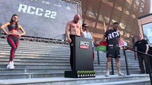 Шлеменко на официальном взвешивании RCC 22
