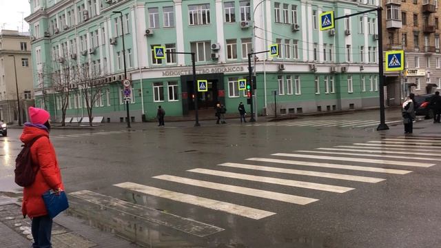 Стрит стайл под дождем в городе Красноярске.Street style in the rain.
