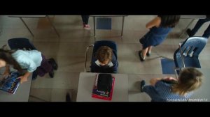 Одноклассники издеваются над Огги в столовой | Чудо (2017)