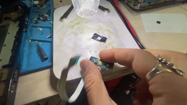 Ноутбук HP 15-r083sr, не включается. Настоящая _магия_ (нет). смотреть онлайн