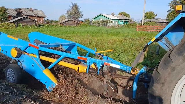 МТЗ- 82.1  и польская картофелекопалка 🚜🚜🚜 смотреть онлайн