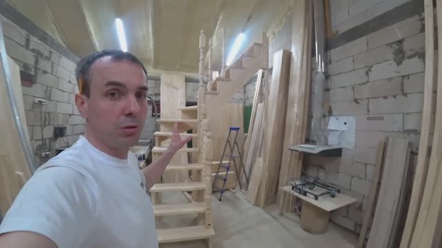Деревянная лестница на заказ в Махачкалу.