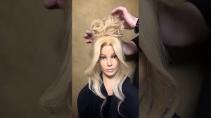 Высокий пучок  в стиле Брижит Бордо.