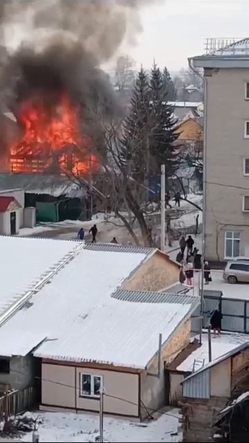горит дом Барнаул