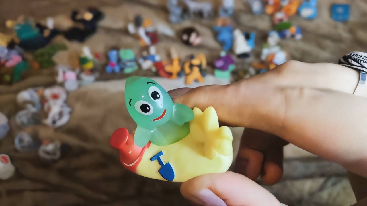 АСМР шепот МОИ ИГРУШЕК ИЗ Kinder surprise, Chupa Cups, Nesquik 🐣