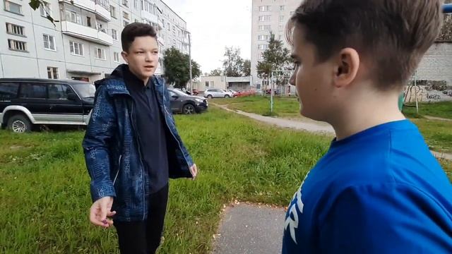 СОЛНЦЕСТОЯНИЕ 2: ОБРАТНАЯ СТОРОНА ПОДЪЕЗДА смотреть онлайн