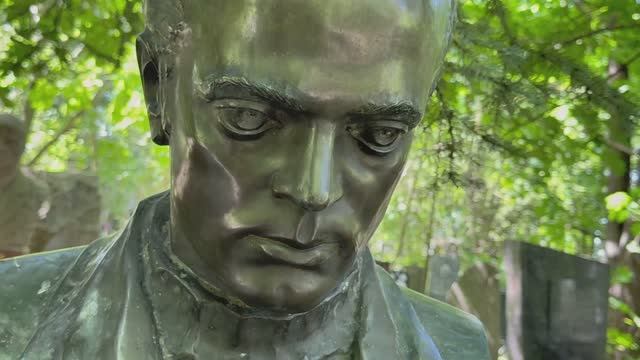 РАЗЛУКА С ДЕТЬМИ И СМЕРТЬ В 39 ЛЕТ … НА МОГИЛЕ ВЛАДИСЛАВА ДВОРЖЕЦКОГО | КУНЦЕВСКОЕ 28 МАЯ 2025