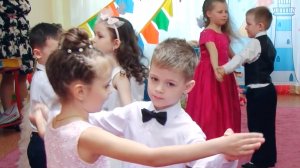 Родители чуть не упали в обморок, когда кто-то проговорился, что долгожданный вальс хотят отменить