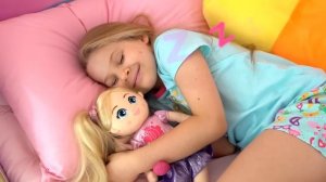 Диана и Рома Диана помогает Малышу Оливеру уснуть