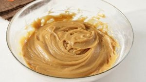 Карамельный пирог с орехами