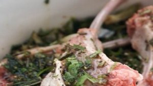 Каре ягненка на сковороде