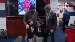 Уэйн Гретцки c сыновьями Овечкина после 894-той шайбы Ал