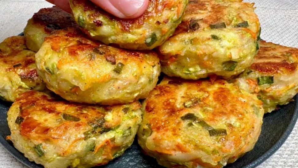 Котлеты из КАБАЧКОВ с добавлением сыра получаются очень нежными, вкусными и полезными!