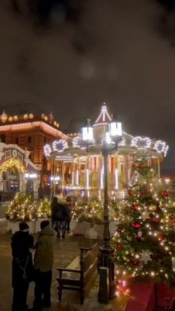 В преддверии Нового года и Рождества Москва преображается, наполняясь праздничным настроением. #мск