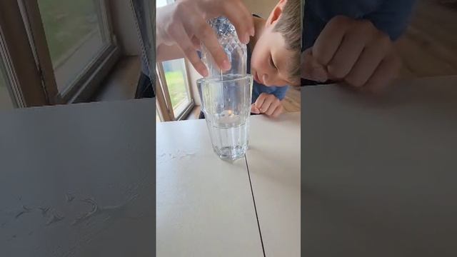 как сделать так чтоб свечя в воде не погасла