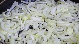 Свинина томлёная с луком