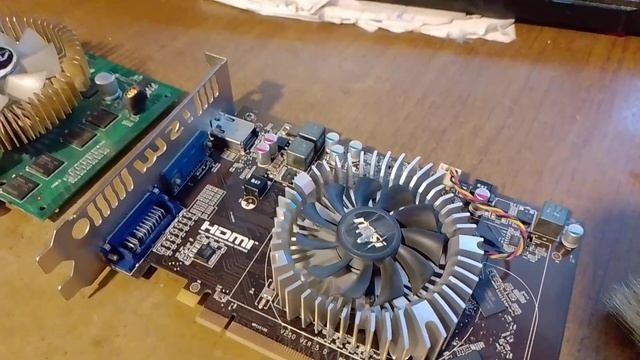 AMD Radeon HD6570: вентилятор вышел из чата.