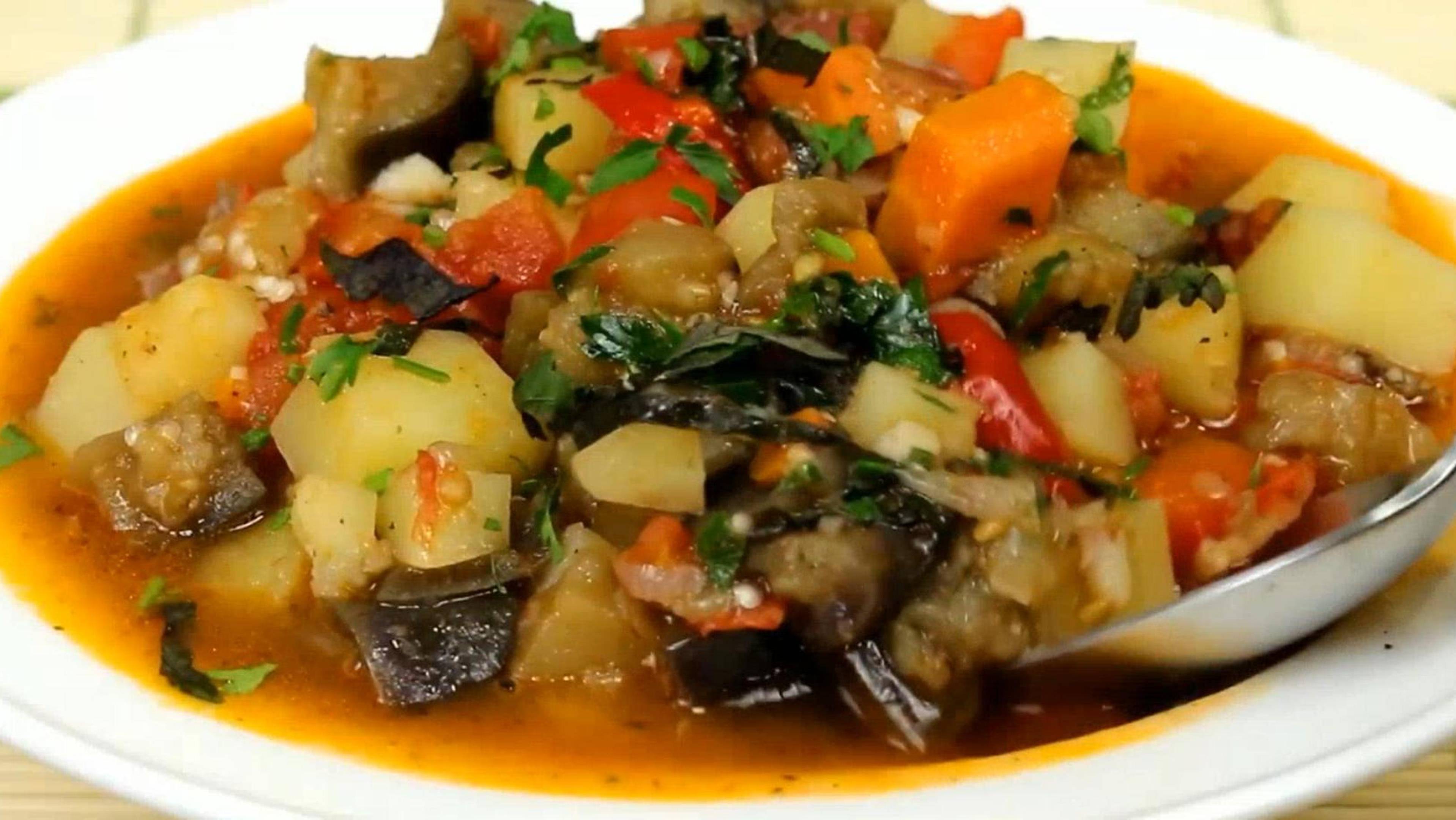 Король овощей лета! Невероятно вкусное грузинское блюдо из баклажанов — Аджапсандал!