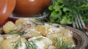 Молодой картофель с грибами в сметане
