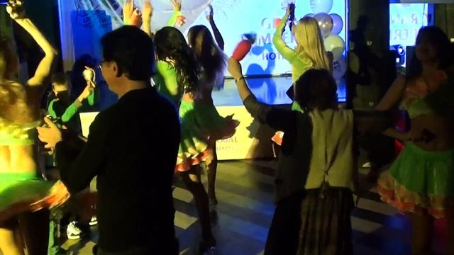 На танцевальной площадке смотреть онлайн