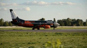 Зліт Boeing 737-300 а/к Belavia, ліврея "World of Tanks" (EW-254PA) з а/п "Жуля?