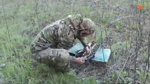 Работа пилотов FPV-дронов от сборки "камикадзе" до удара по противнику