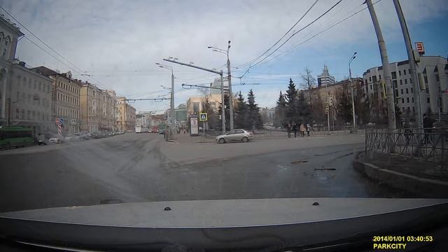 Дневная запись. ParkCity DVR HD 592 смотреть онлайн