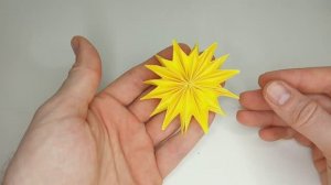 Новогодняя снежинка из бумаги  Как сделать на новый год снежинки