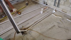 Своими руками делаю водопровод и мощную вентиляцию.