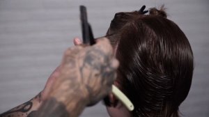 Мужская стрижка средней длины бритвой Антон Селезнев