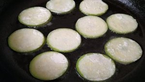 Жареные кабачки с начинкой из моркови