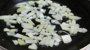 Оладушки из кабачка с яйцами и карамелизированным луком
