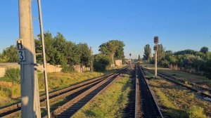 Вид из кабины тепловоза 2ТЭ10М состав на горловину восточного парка / под разборку