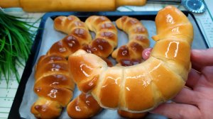 Рецепт хрущевского теста: сдобные рогалики с повидлом