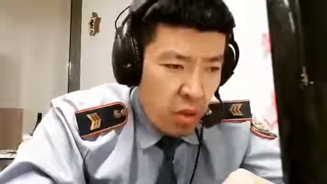 ДЕЖУРНЫЙ 102 / 2 СЕРИЯ (ПЕВЕЦ) смотреть онлайн