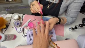 Цвет ногтей весна-лето 2025. США. Калифорния. Меняю форму