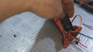 аккумуляторная болгарка einhell axxio не включается - ремон?