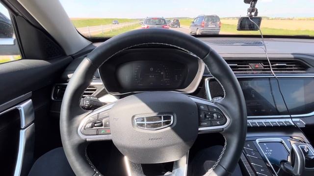 Geely Atlas Pro, сезон 21, двигаемся в пробке, активируем круиз, интеллектуальный пилот в работе смотреть онлайн
