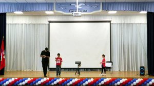 Представление фокусника в летнем лагере