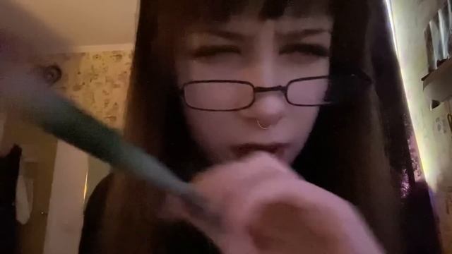 асмр быстрый сногсшибательный макияж для тру сердцее?