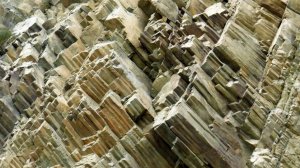 Удивительная Базальтовая скала Яшмового пляжа