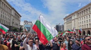 В Болгарии тысячи противников перехода на евро вышли на улицы городов
