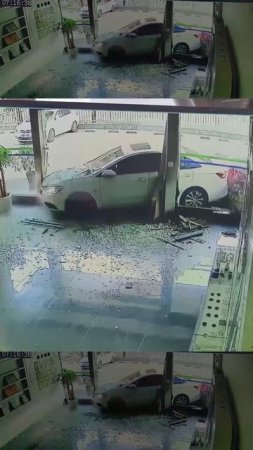 Девушки, не красьте губы за рулем!