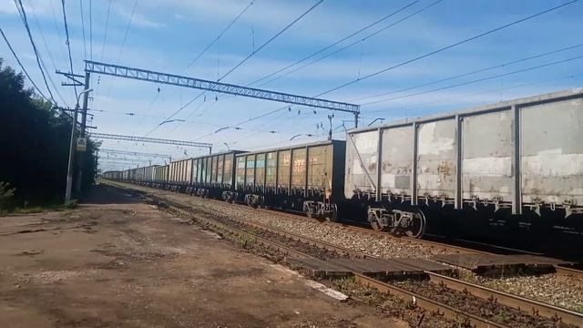 Электровоз ВЛ11.8-096Б с грузовым поездом смотреть онлайн