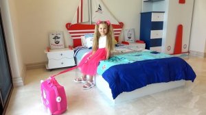 Диана и Рома Диана и Рома притворяются, что пол покрыт лавой