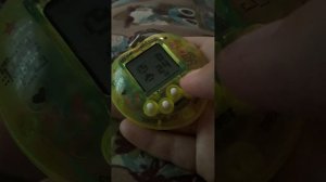 это обучение на такой тамагочи. 1. что бы его покормить.