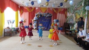танец "Мы веселые малышки" младшая группа