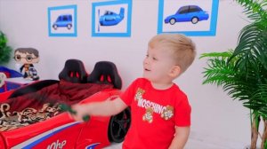 Диана и Рома Игрушки застревают на лице мамы ｜ Диана и Рома