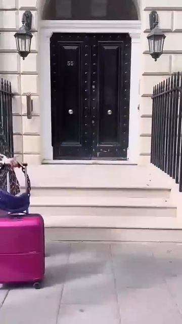 Яркий и надежный чемодан от American Tourister  #americantourister #vocation