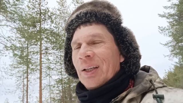 Сосед ещё колит дрова. Буржуйка в шалаш. У нас медведи ?